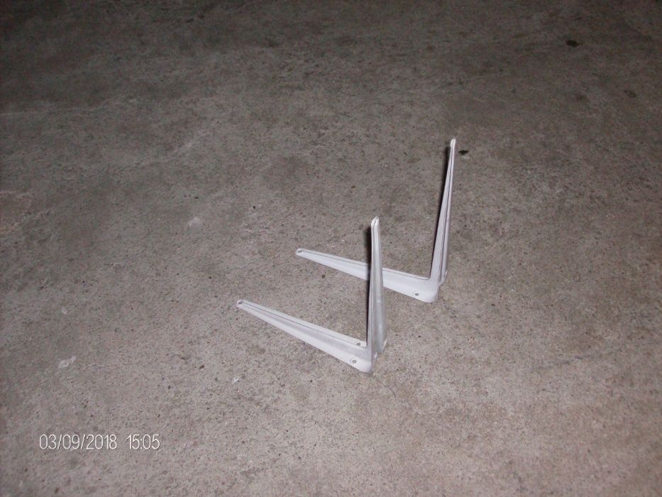 Esquadros para prateleiras