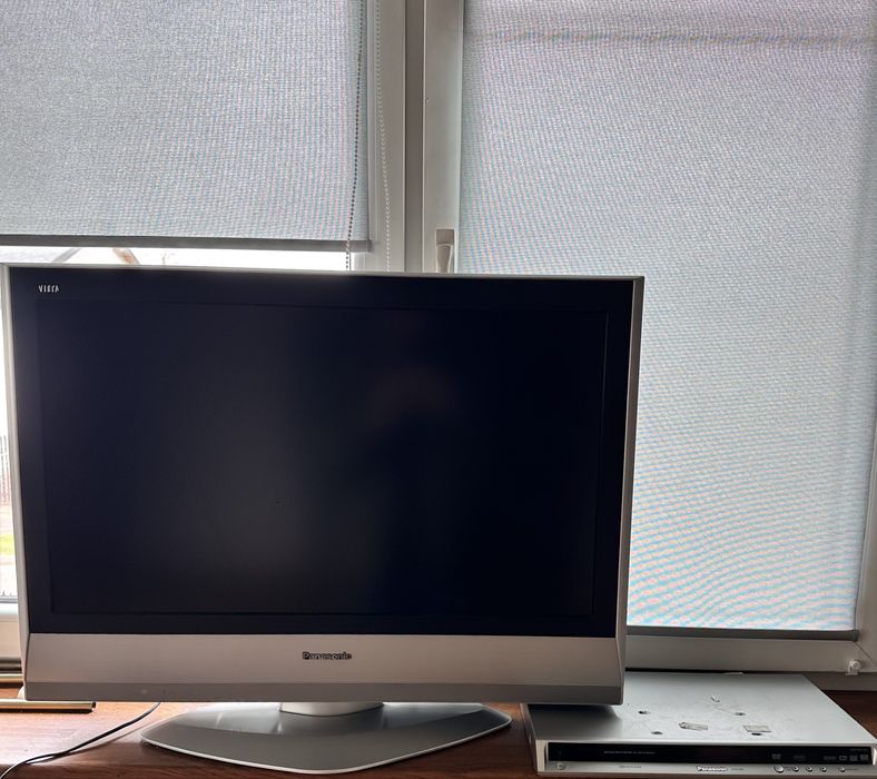 Telewizor LCD +odtwarzacz dvd Panasonic+kabel hdmi(nowy)