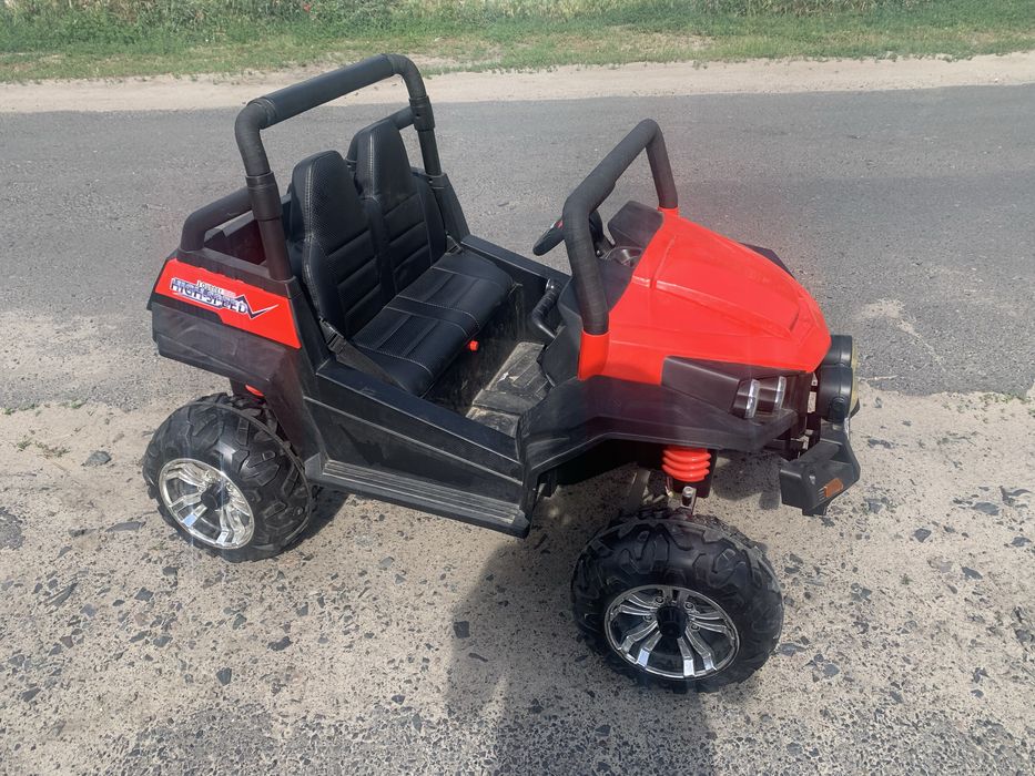 Дитячий електромобіль