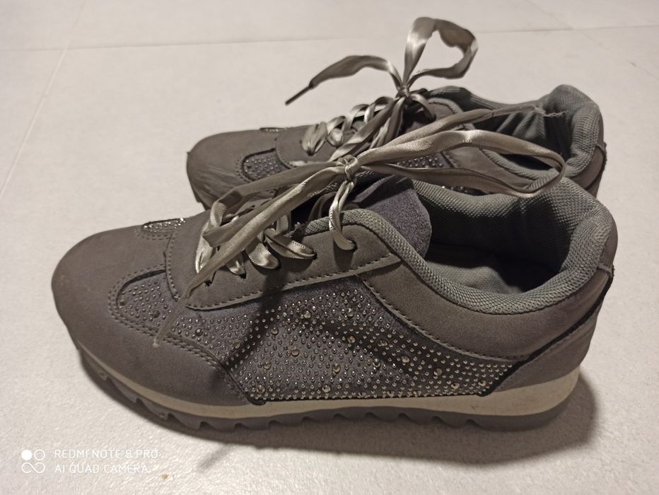 Buty sportowe 37 ze wstążkami i dżetami