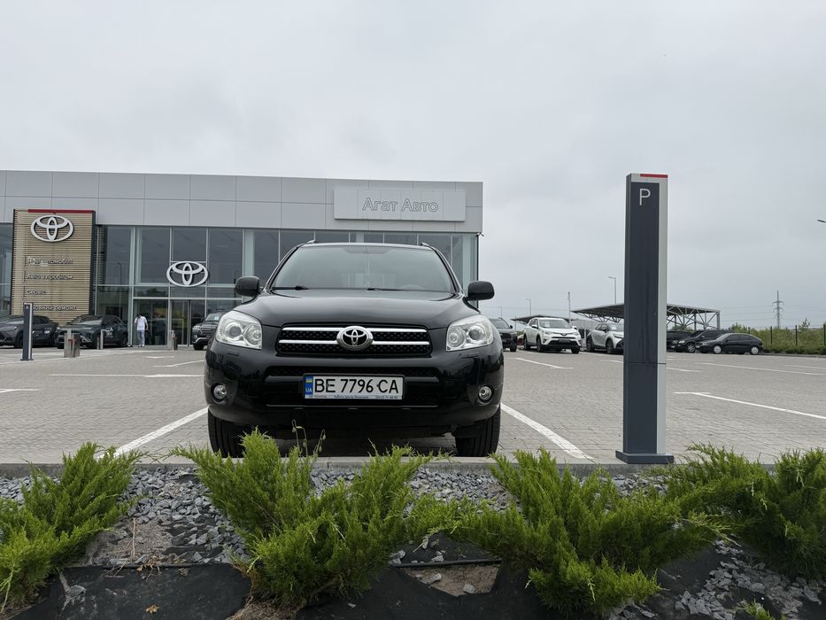 Автомобіль Toyota Raw 4