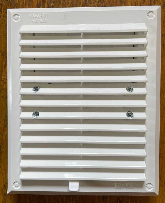Kratka wentylacyjna 175 x 215 mm, zamykana