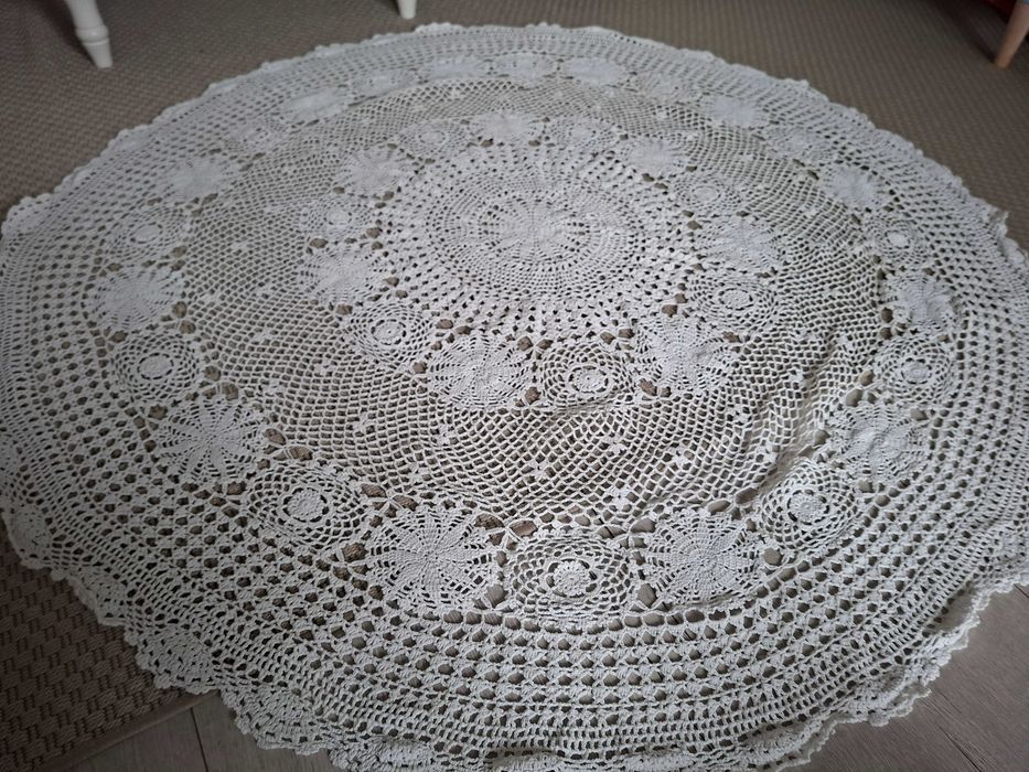 Obrus szydełkowy okrągły 135cm