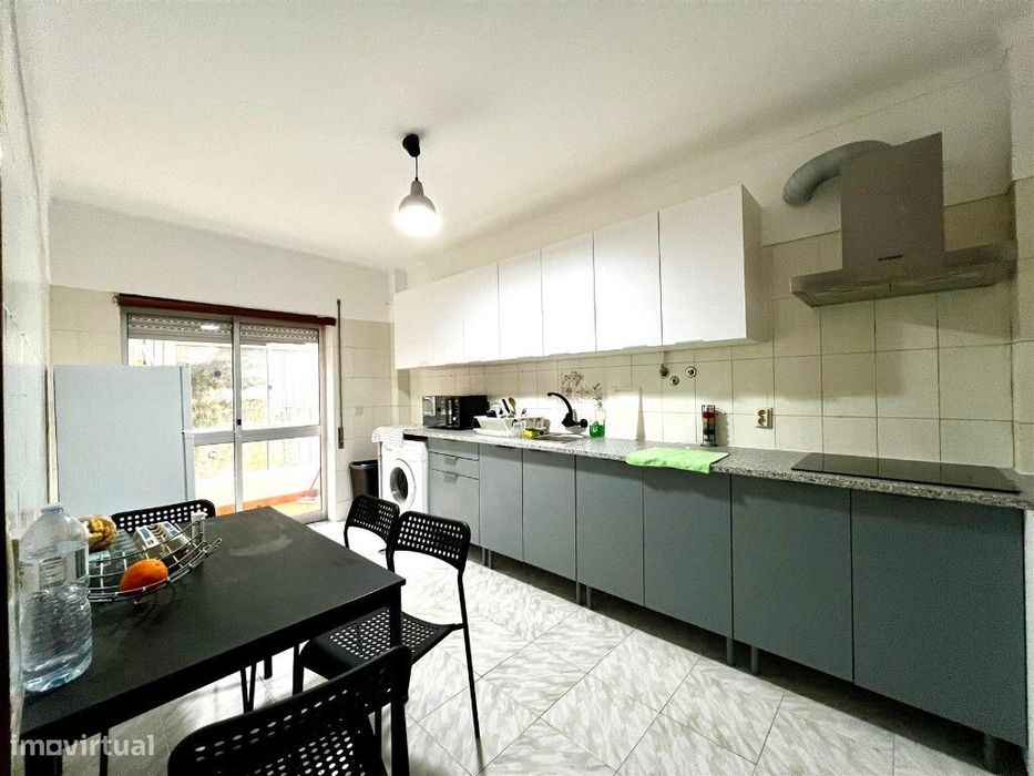 Apartamento T3 com aparcamento em zona de Coselhas