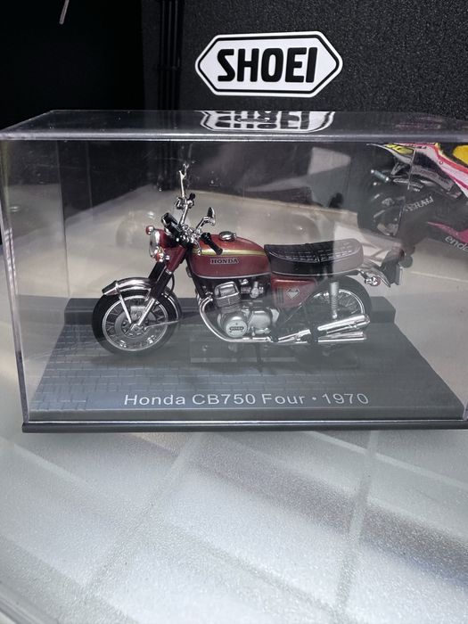 Miniatura Honda CB750 Four de 1970 Escala 1/24 made by IXO
