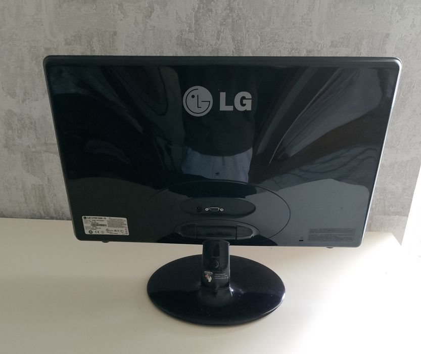 Монітор 21.5" LG Flatron E2250S Full H Клавіатура та мишка в подарунок!D — Ідеальний стан!