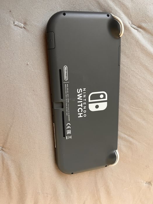 Nitendo Switch Lite + Bolsa + 6 jogos