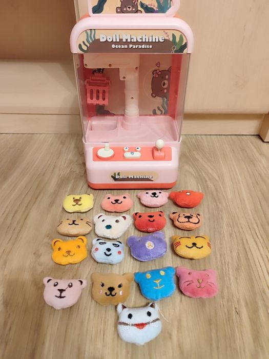 Automat,łapacz pluszaków+dodatkowe maskotki.