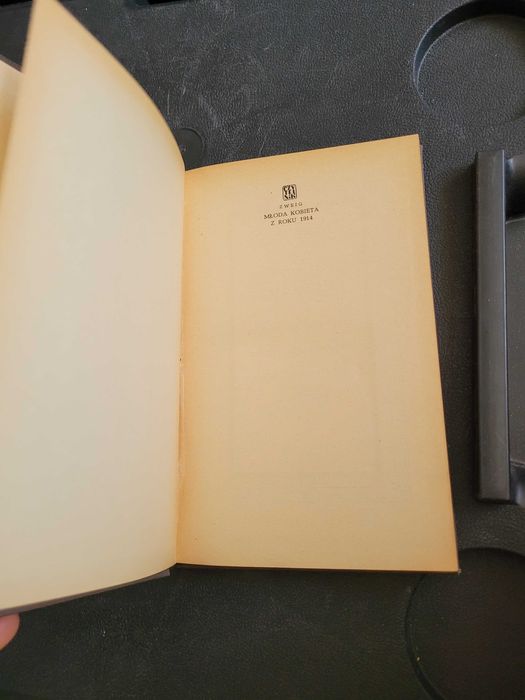 Młoda kobieta z roku 1914 Arnold ZWEIG