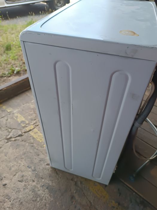 Pralka Indesit. Uszkodzone łożysko.