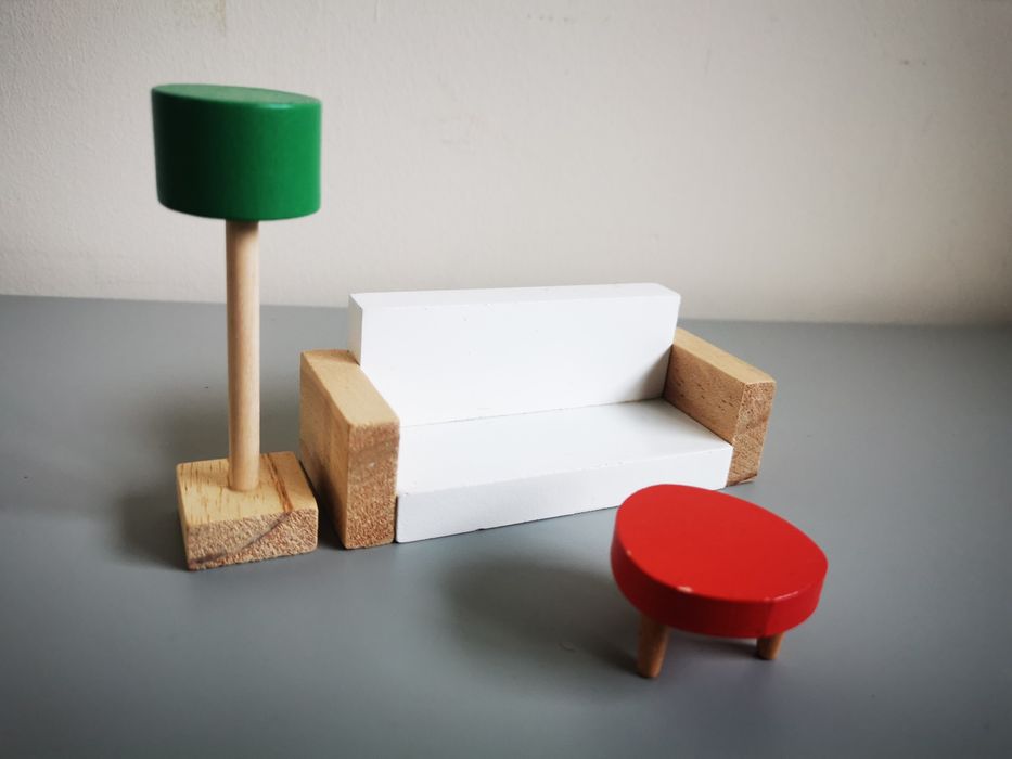 Brinquedos miniatura em madeira para casa de bonecas