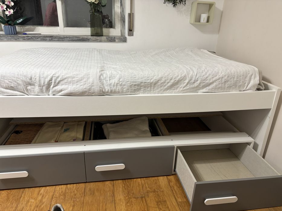 Cama individual com gavetão e gavetas de arrumação - Como nova!
