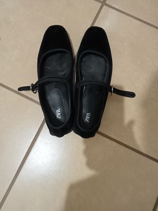 Vendo sapatos número 41, pouco uso.