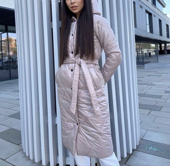 Жіноче демісезонне стьобане пальто з капюшоном