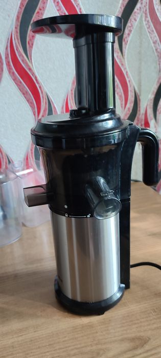 Продам соковижималку біоломікс