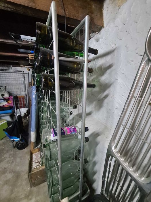 Garrafeira em tubo zincado