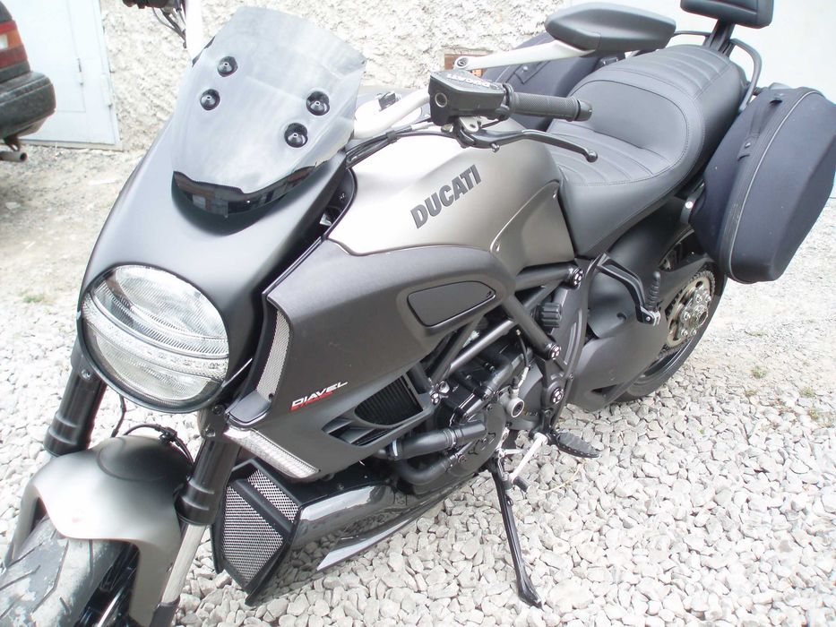 ducati diavel strada