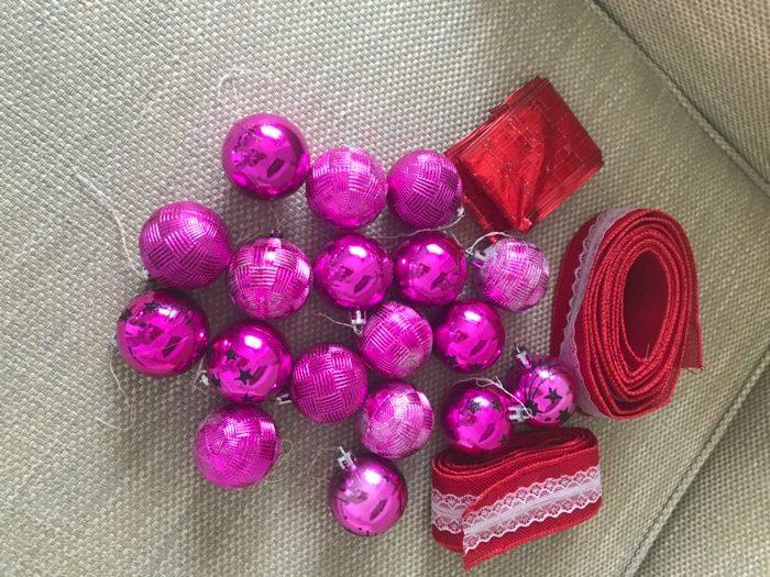 Bolas, enfeites e castiçais de Natal
