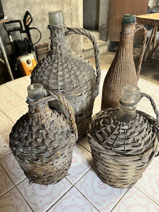 4 garrafões antigos