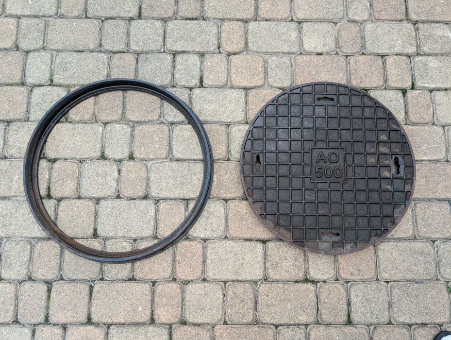 Właz żeliwny 50 cm