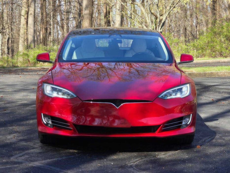Tesla Model S      2018