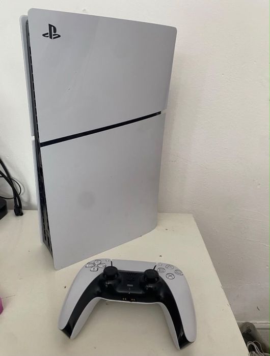 Play station 5 semi usada