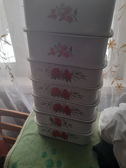 Судок емальований, металевий,200 грн