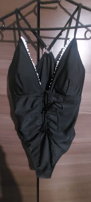 Stroj jednoczesciowy z gorsetem marszczeniem