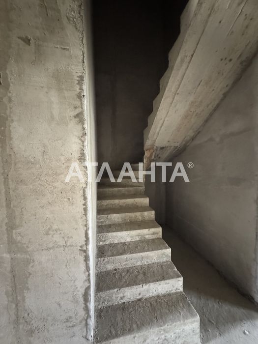 Продається двоповерховий котедж із власною земельною ділянкою!