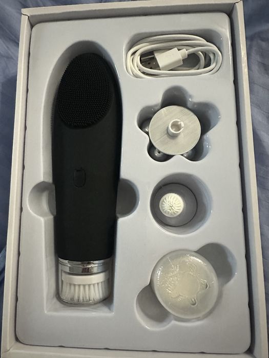 Пристрій для догляду за шкірою