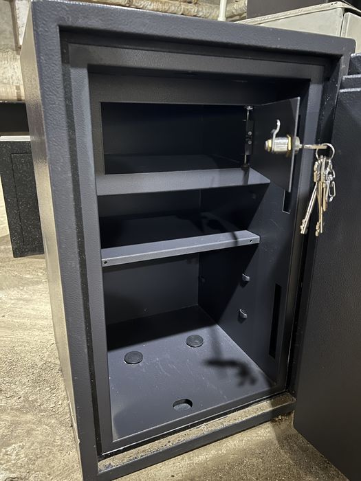 Продам Сейф VALBERG