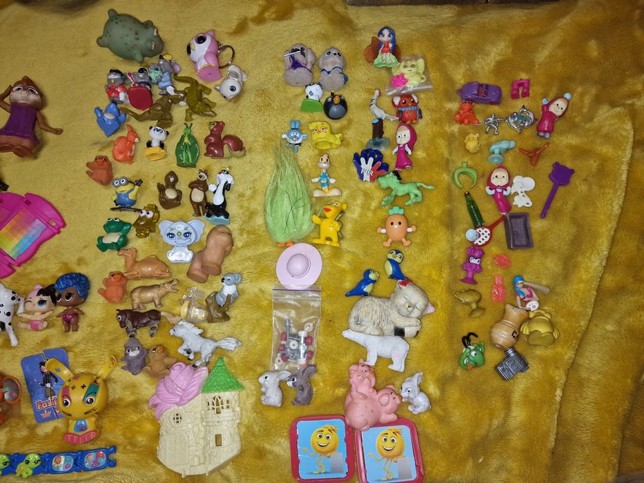 Музыкальная игрушка Макдональдс Киндер панда белка тварини Кіндер