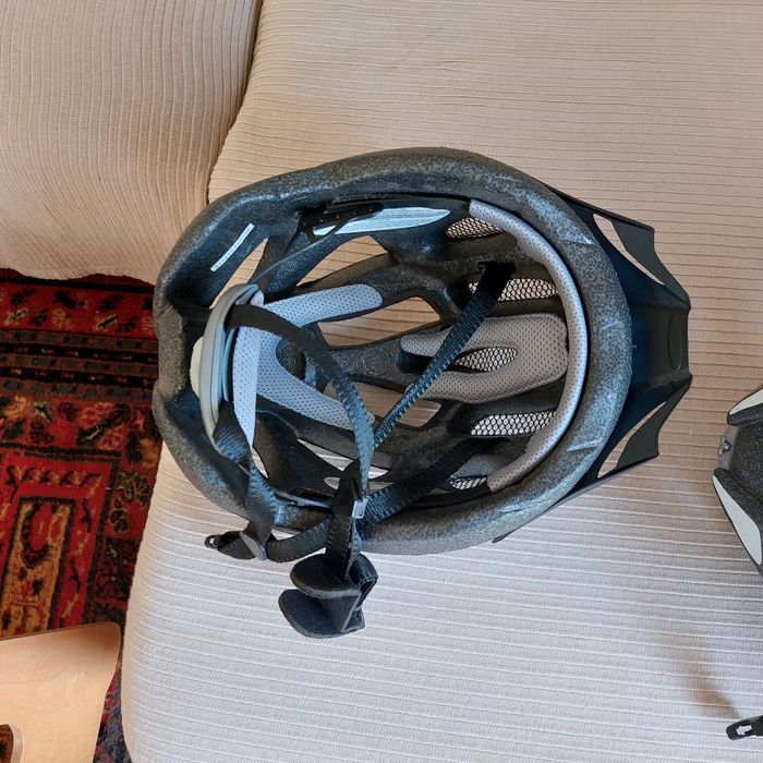 Vendo capacetes tenanhos de 59/65 cm ( L/XL ] .