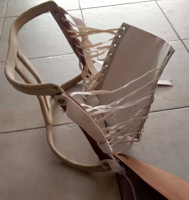 Colete abdominal e coluna, muito antigo