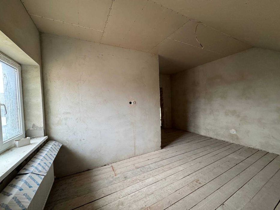 Продаж двох будинків з великою земельною ділянкою у центрі Тлумача