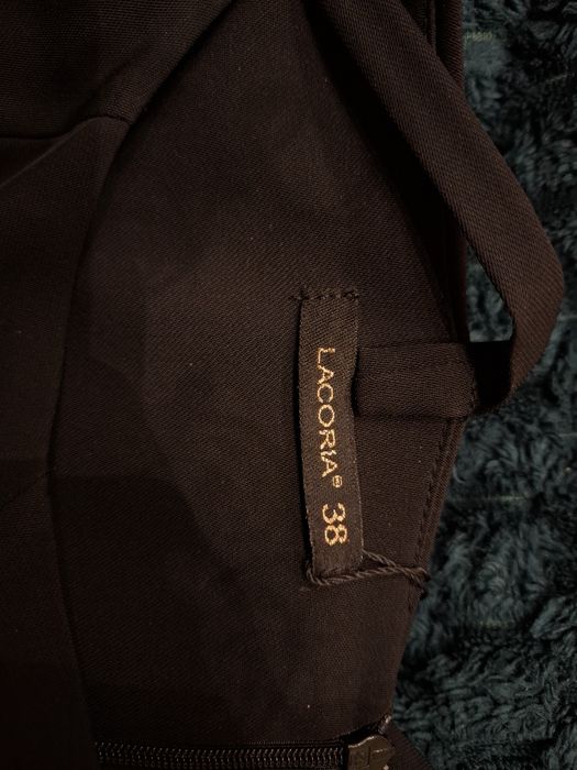 Czarna sukienka wiczorowa z rozcięciem na nogę, Rozmiar M