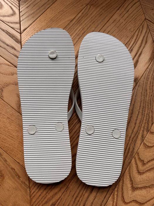 Klapki białe gumowe dł 26 cm