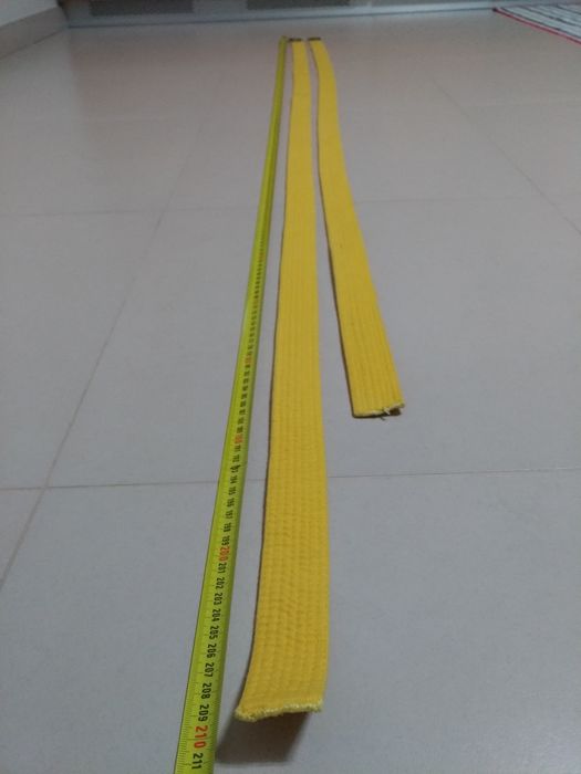 Cinto amarelo de Karate marca Kamikaze (encurtado)
