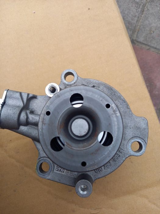 Помпа водяна насос охолодження Audi/VW/Skoda 04L 121 011 N 1.6TDi/2.0T