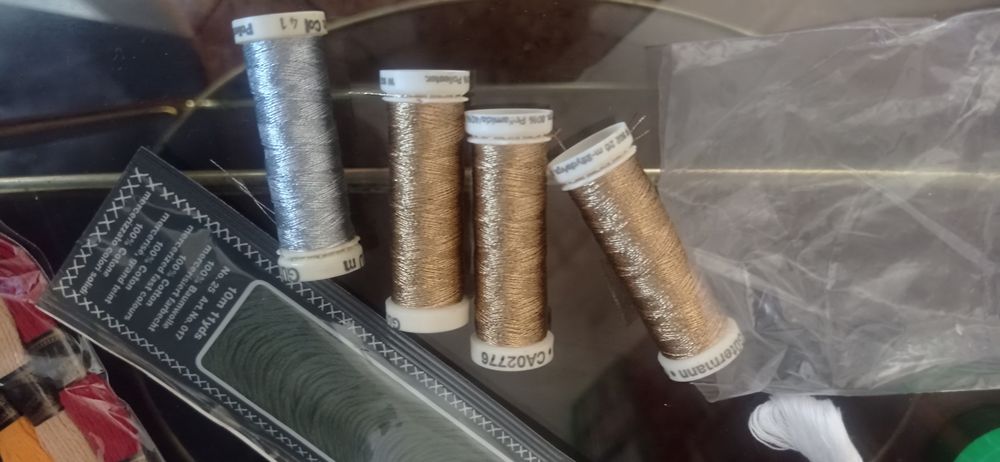 Lote de Linhas variadas e fechos variados