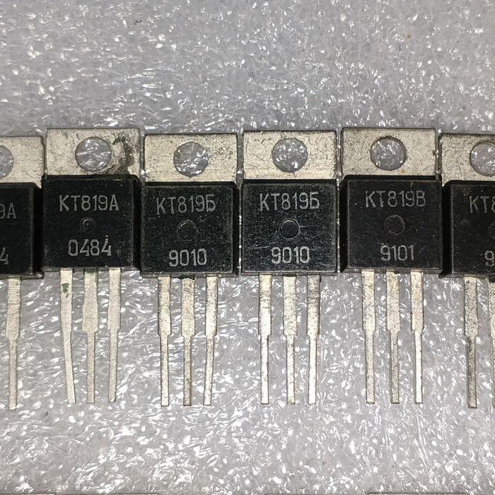 Транзистор КТ818