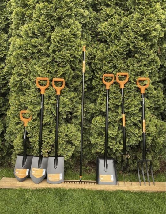 Лопата Fiskars Solid
