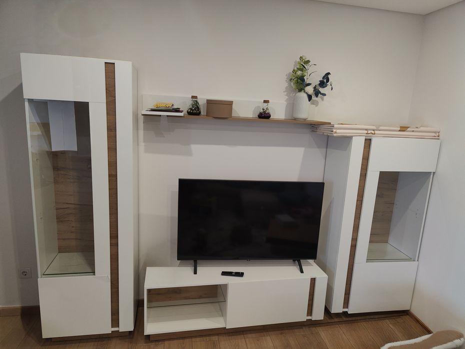 Móvel de Sala Completo ARCO (Feira dos Sofás) – Branco e Carvalho