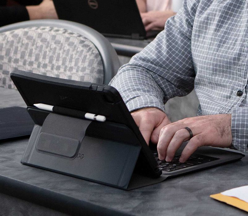 Etui z klawiaturą Zagg Rugged Messeng ZKB102RMB17 iPad 7 8 9 Gen 10.2"