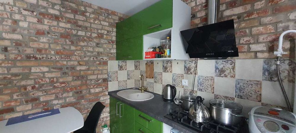 Продам 2 -х кімнатну квартиру м. Зміїв