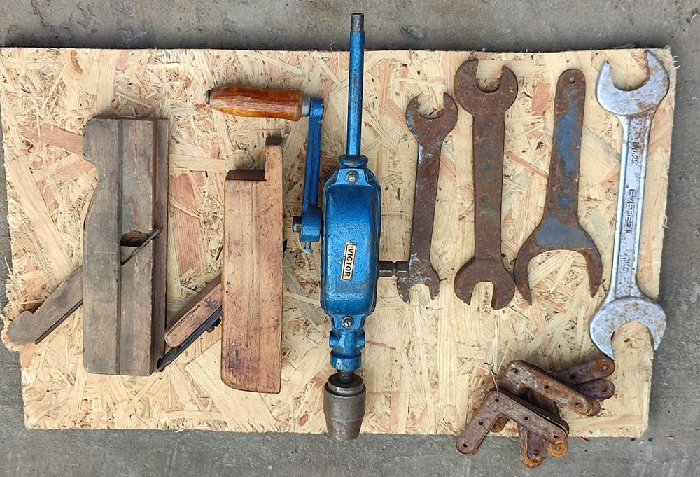 Продам  хлам из гаража, антенна, динамики, уголки