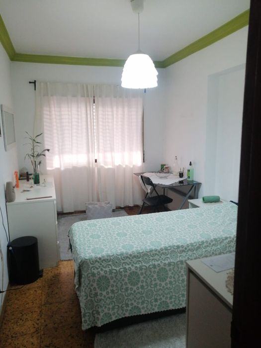 Aluga-se Quarto em Ambiente Familiar – Mem Martins