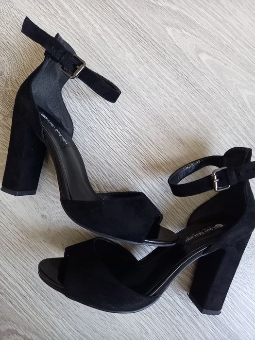 Босоніжки чорні 39 розмір