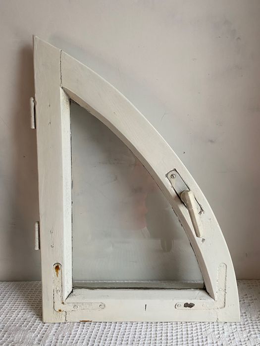 Stare drewniane skrzydła okienne łukowe