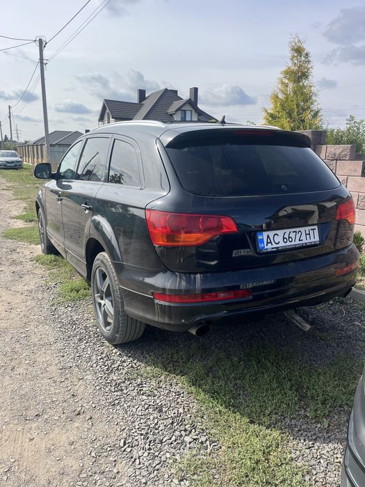 Продам AUDI Q7 .